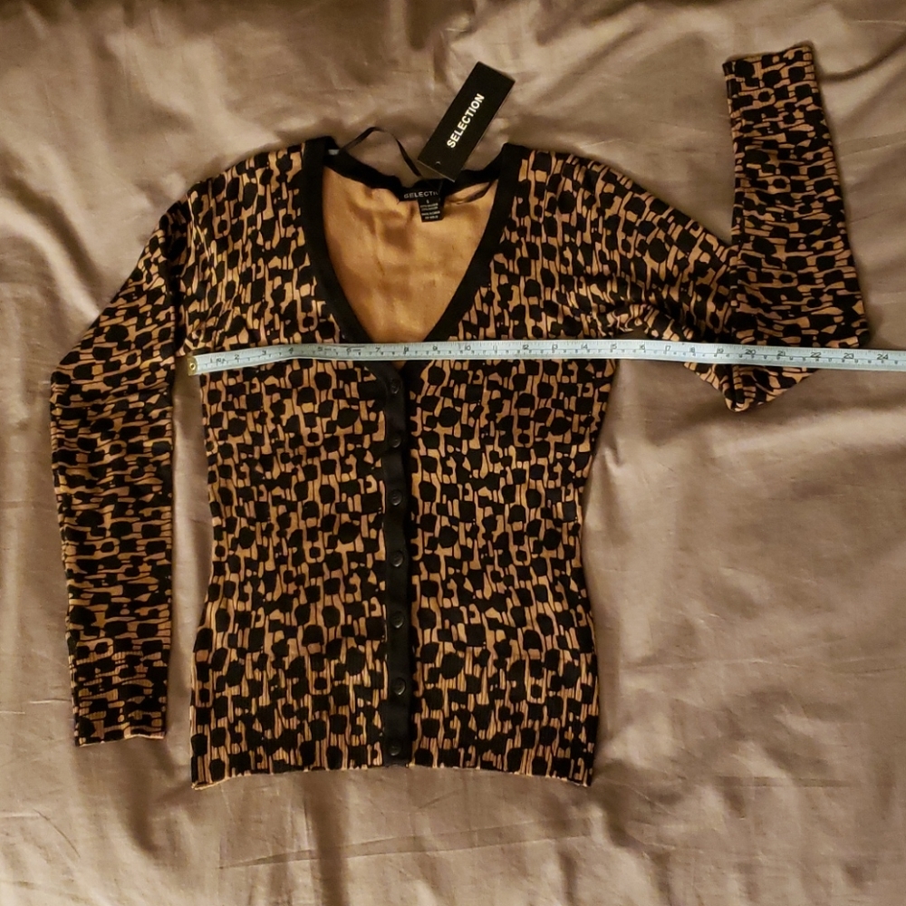 ❤️2 Ads/$20 - NWT - Selection sweater top